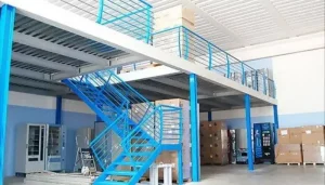 Construção de mezanino metálico