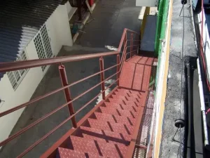 Escadas metálicas exteriores